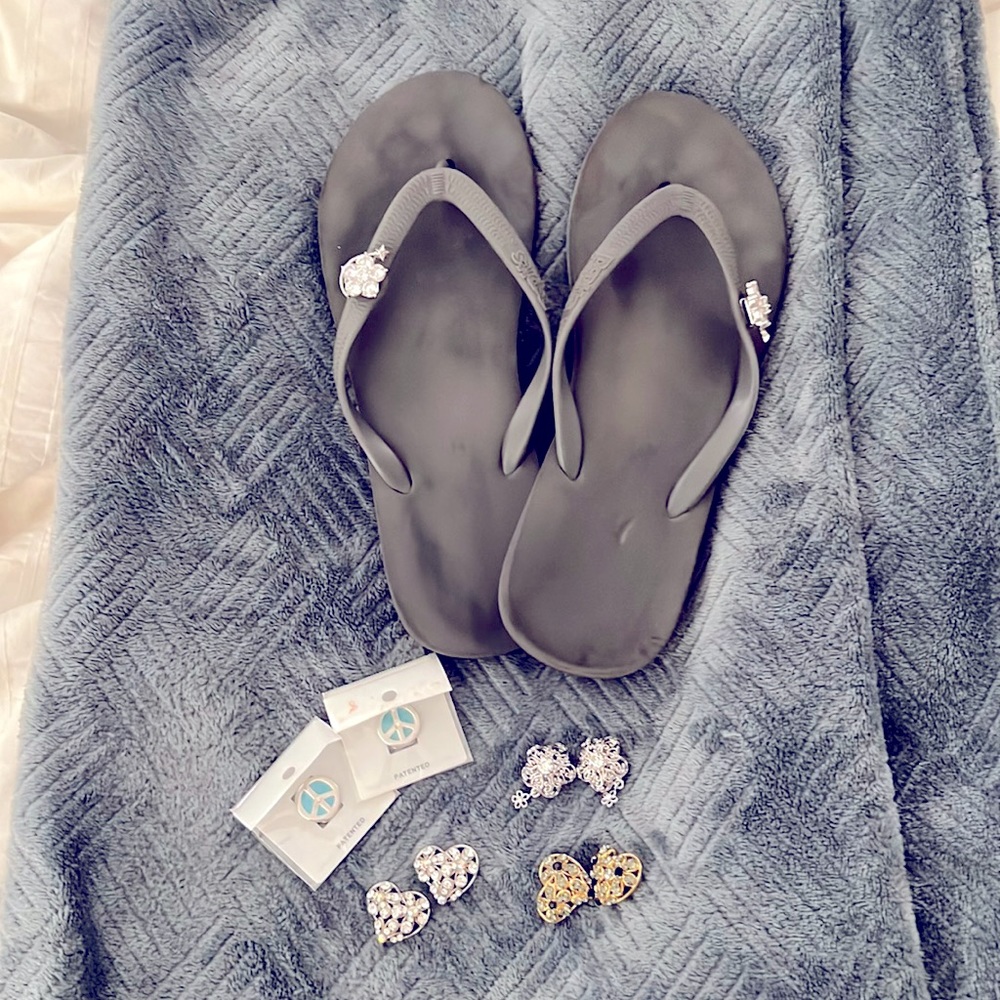 Super cute POPITS flip flops, with charms